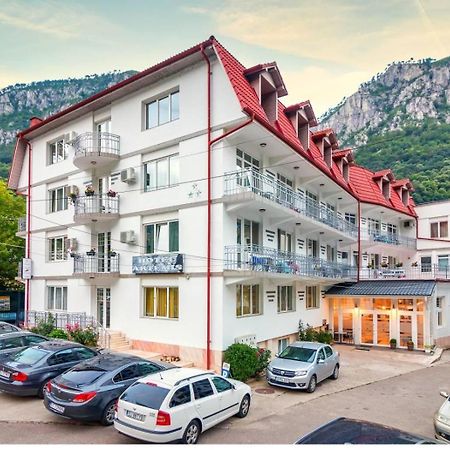 Hotel Artemis à Băile Herculane Extérieur photo