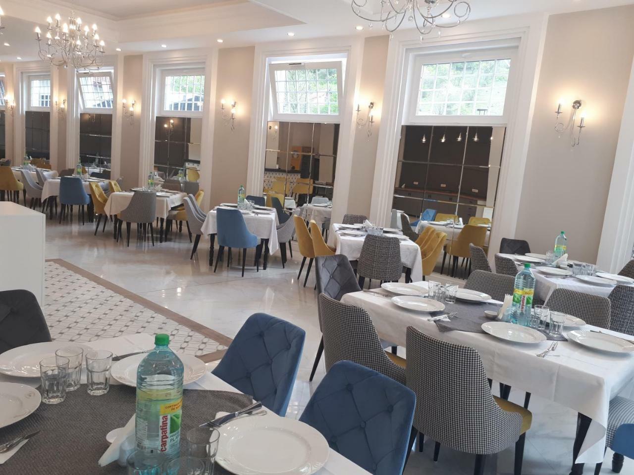 Hotel Artemis à Băile Herculane Extérieur photo